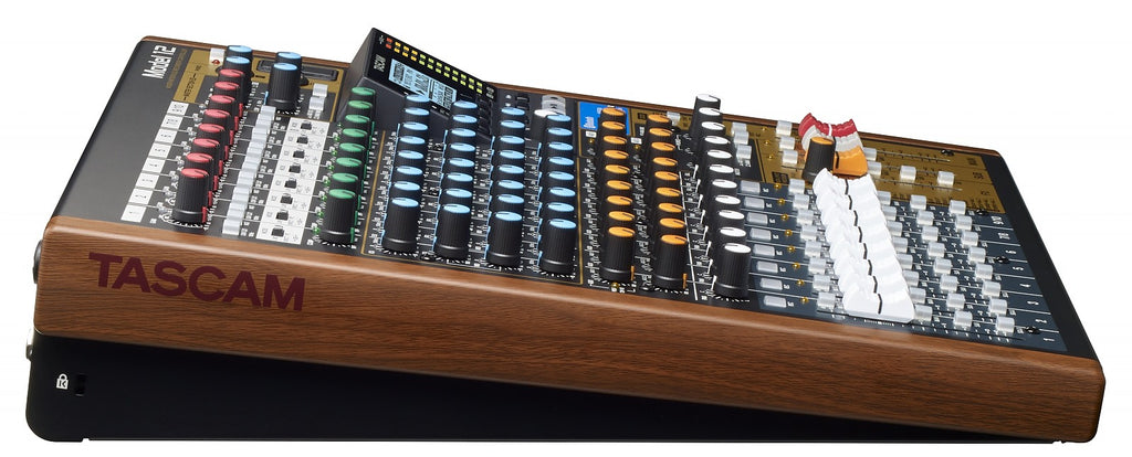 MODEL 12 TASCAM 10-KANAALS MENGPANEEL